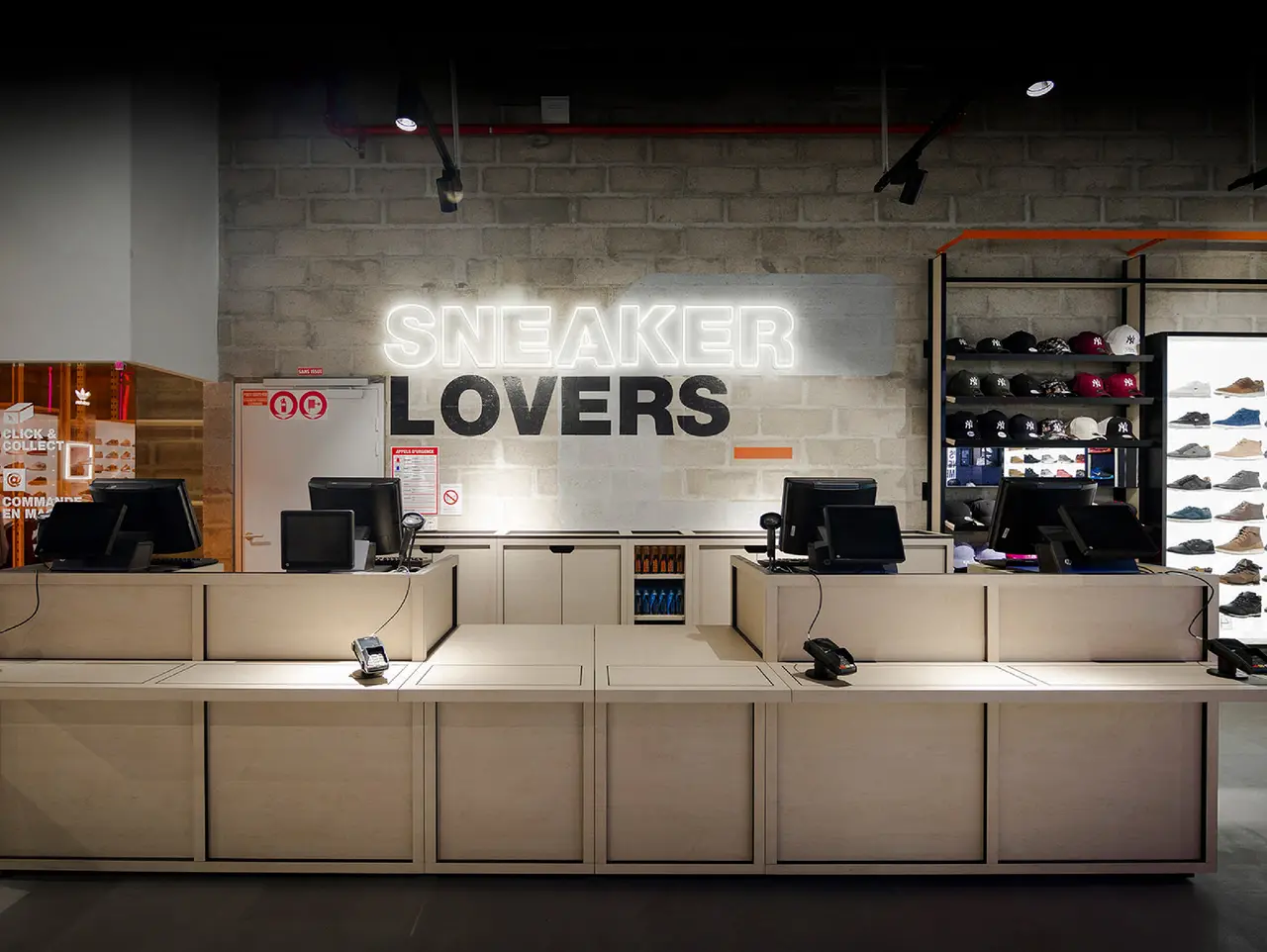 Carré Noir - Courir - We are sneaker lovers